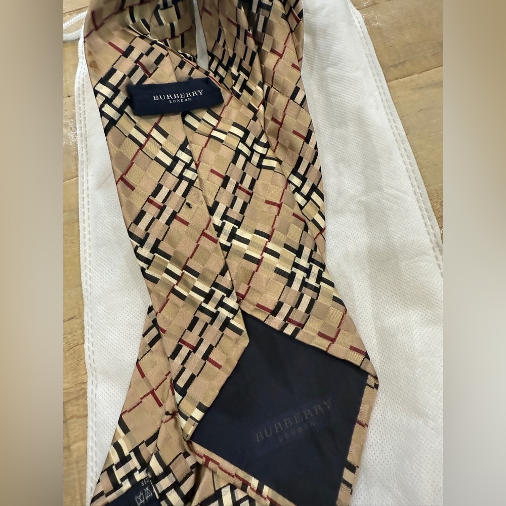 Burberry London plaid and checks print classic mens tie - Picture 4 of 11